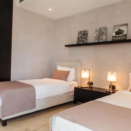 Andon Lapa & Hotel