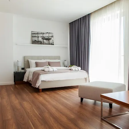 Andon Lapa & Hotel